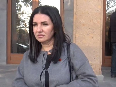 Դավաճանություն է. ինքը չի կարող համարվել Արցախի թեմի առաջնորդ. Հակոբյանը՝ Վրթանես Սրբազանի մասին