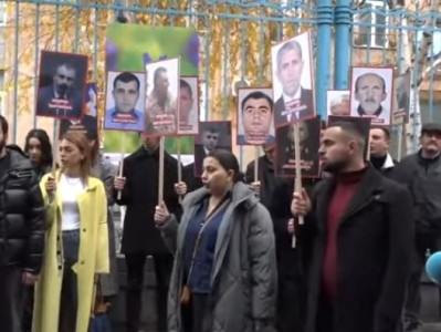 Молодые активисты АРФ Дашнакцутюн провели акцию протеста перед офисом ООН в Армении