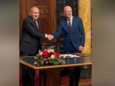 Никол Пашинян встретился с мэром Гамбурга