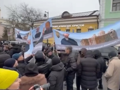 И в Москве Пашиняна встретили акцией протеста