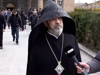 Встречавшийся с Пашиняном архиепископ признаёт Гарегина II Патртиархом