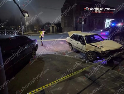 Գորիսում բախվել են «ՎԱԶ 21099»-ը և «Mercedes»-ը․ վերջինս բախվել է նաև երկաթե էլեկտրասյանը․ կա վիրավոր