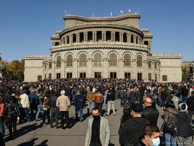 «Этк»: Суд постановил – в период военного положения власти   Армении необоснованно запретили собрания