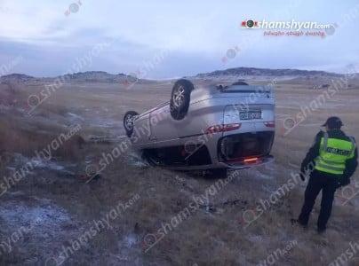 Hyundai Elysion-ը Ապարանի տարածքում դուրս է եկել երթևեկելի գոտուց և գլխիվայր հայտնվել դաշտում. կա վիրավոր