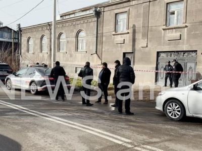 Кадры с места убийства в Гюмри: полицейские перекрыли территорию
