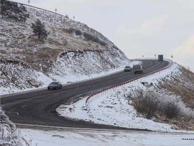 В регионе Гавара идёт слабый снег