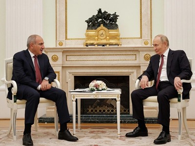 Пашинян провел встречу с Путиным