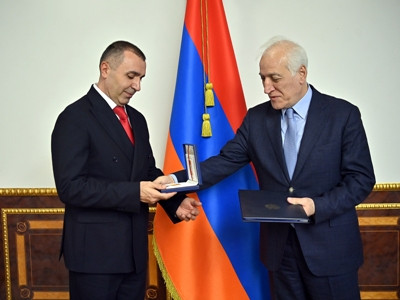 Վահագն Խաչատուրյանը Ֆուտզալի ազգային հավաքականի գլխավոր մարզչին պարգևատրել է Մովսես Խորենացու մեդալով