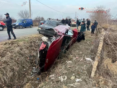 Արարատի մարզում բախվել են Volga-ն և Hyundai Elantra-ն․ վերջինս կողաշրջված հայտնվել է փոսում․ 1 մարդ դիմել է հիվանդանոց