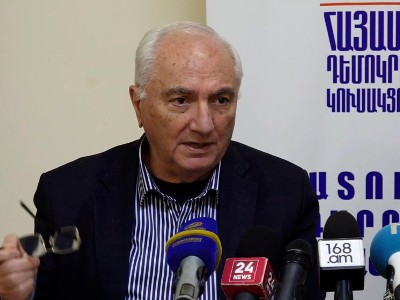«Вместе»: 75,8% участников опроса оценили внешнюю политику властей Армении крайне отрицательно