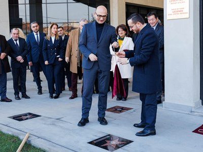 The stars of the three laureates of the Global High-Tech Award were unveiled on the Legends’ Walk of Fame