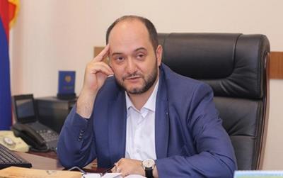 «Иравунк»: Пашинян отчитал руководителя своего аппарата за срыв операции кампании против церкви