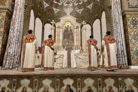 Отец Закариа: Завтра будет отслужена последняя в году Божественная литургия. Подумайте, как вы отдалились от Бога