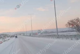 На 25-километровом участке главной дороги, ведущем от Ланджика к Азатану, наблюдается гололёд