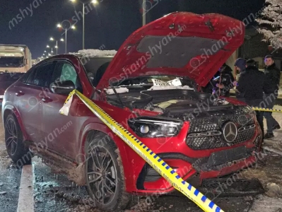 Возле Аштарака столкнулись Mercedes, Nissan и Hongqi