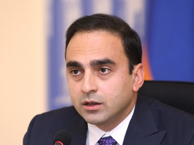 Мэр Еревана попытался оправдать использование им уличного жаргона