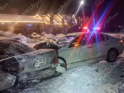 На трассе Ереван-Севан произошло ДТП с участием трех автомобилей