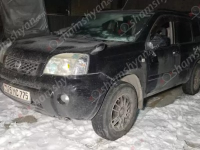 Երևանի Կենտրոնում կոտրել են գործարարին պատկանող ավտոմեքենայի ապակին և գողացել պայուսակը, որում եղել է 40 մլն դրամ