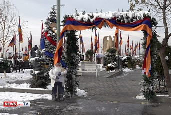 Տոնածառ, խաղալիքներ, մրգեր. դեկտեմբերի 31–ը՝ «Եռաբլուրում»