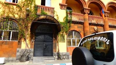 Բաղրամյան պողոտայում «Lexus»-ում հայտնաբերվել են ատրճանակներ, թմրանյութեր և դանակներ