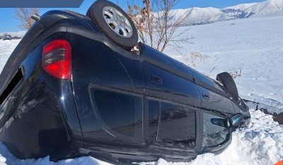 33-ամյա վարորդը «Opel Zafira»-ով դուրս է եկել ճանապարհից և գլխիվայր հայտնվել ձնակույտի մեջ