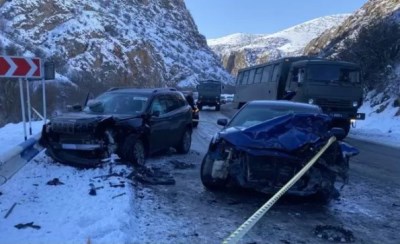 В Вайоц Дзоре из-за гололедицы столкнулись два автомобиля: пострадали 9 человек