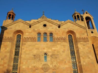 PM, along with disloyal clergy, attending Armenian Christmas Eve service at Yerevan's St. Sargis Church