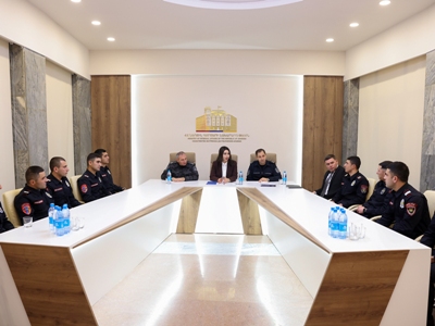 Կարևոր է ի սկզբանե ձևավորել պարեկի պրոֆեսիոնալ կերպար. ՆԳ նախարարը առաջին սպայական կոչումներն է հանձնել
