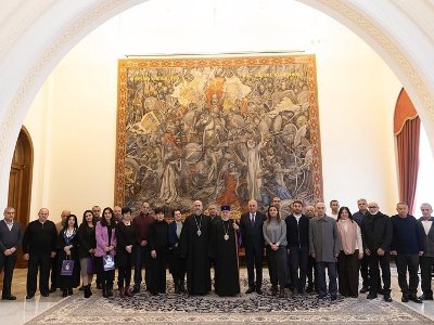 Վեհափառը շնորհավորել է Մայր Աթոռի պաշտոնեությանը. Մայր Աթոռ
