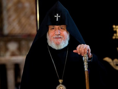Многие священнослужители выразили безоговорочную поддержку Католикосу всех армян