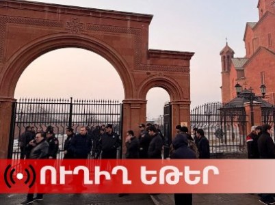 У здания епархии Масиацотн сосредоточены полицейские силы