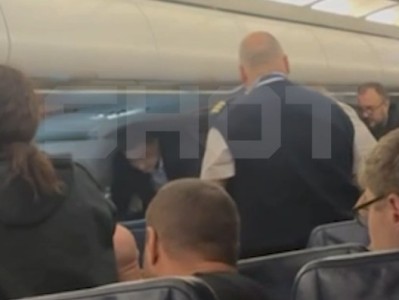 Shot: На борту самолёта Москва-Ереван вспыхнул пожар