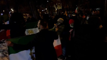 Иранцы провели антиправительственную акцию у посольства Ирана в Армении
