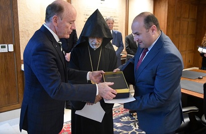 The Bible donated by Pashinyan will be on display at the Washington Bible Museum this year