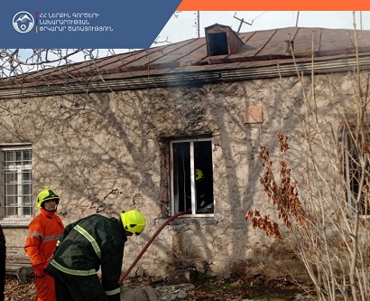 В Гегакерте в жилом доме вспыхнул пожар