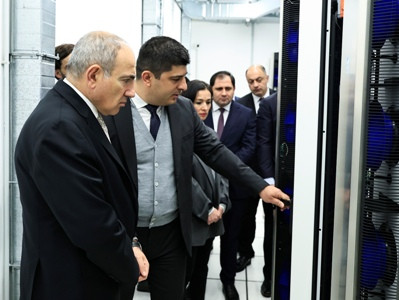 Վարչապետը ԵՊՀ-ում ծանոթացել է նոր գերհամակարգչային կենտրոնի գործունեությանը