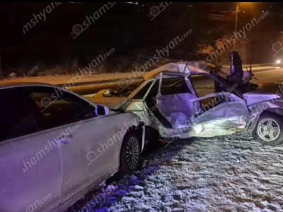 Վանաձորում բախվել են «Toyota Camry»-ն և «Լադա»-ն․ կան վիրավորներ