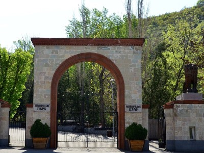 Состояние доставленного в больницу из Ереванского зоопарка 24-летнего молодого человека крайне тяжелое