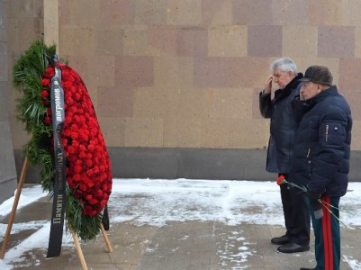 Делегация Союза армян России почтила память невинных жертв погромов армян в Баку