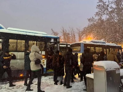 В Ереване водитель автобуса высадил пассажиров на полпути из-за плохой погоды