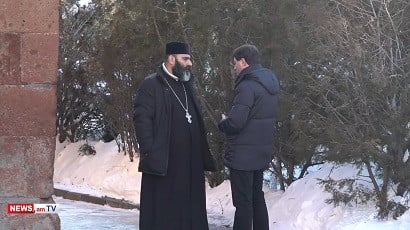 Տեր Հայկին թույլ չտվեցին պատարագ մատուցել Թալինում. նա եւ մի խումբ հավատացյալներ հեռացան
