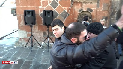 «Նոլդու Փաշինյան». թալինցի երիտասարդի ակցիան Փաշինյանի գալու ժամանակ