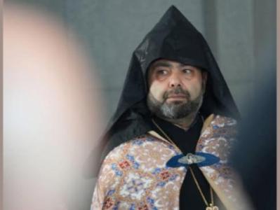 Началось первое заседание по делу предстоятеля Арагацотнской области Мкртича Прошяна