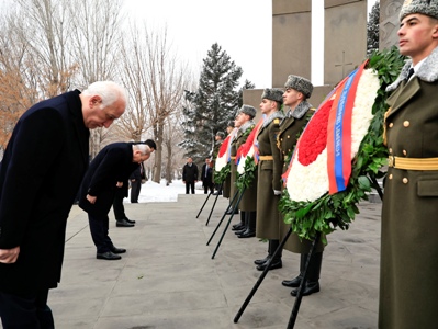 Armenia PM, government elite visiting Yerevan military pantheon
