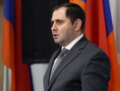Министр обороны Армении: Слава павшим! Слава Республике Армения!