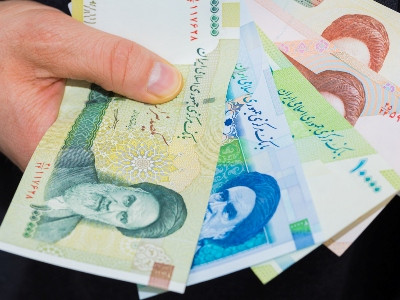 National currency hits record low amid mass protests in Iran