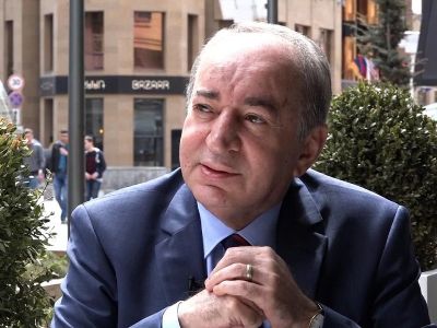 В церкви Сурб Ованнес Конда проходит панихида по бывшему мэру Еревана Роберту Назаряну