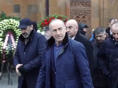 Роберт Кочарян участвует в панихиде по бывшему мэру Еревана Роберту Назаряну