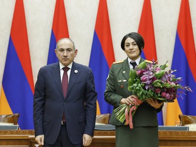 Փաշինյանը մի խումբ զինծառայողների պարգևատրել է ՀՀ վարչապետի հուշամեդալով
