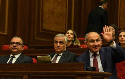 «Հրապարակ». Յուրայիններին ու հնազանդներին կաշառելու են